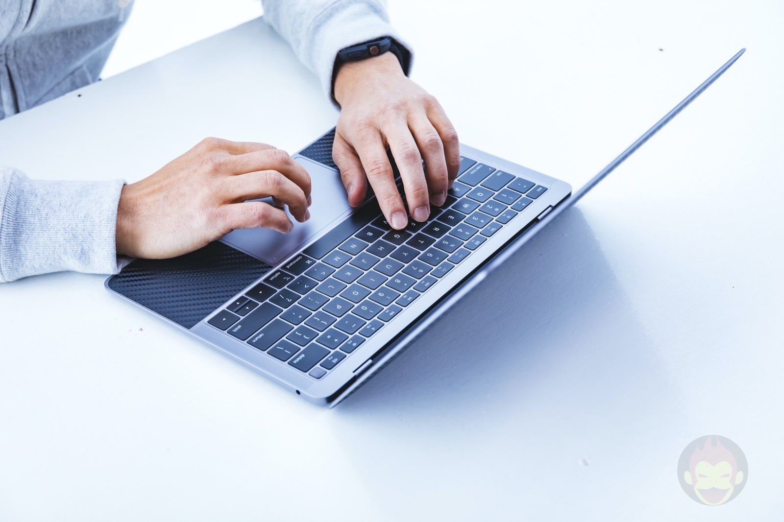 Using MacBook Air 01