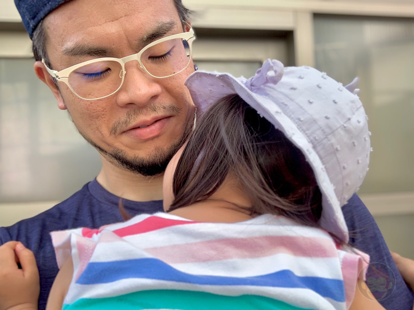 Daughter falls asleep 01