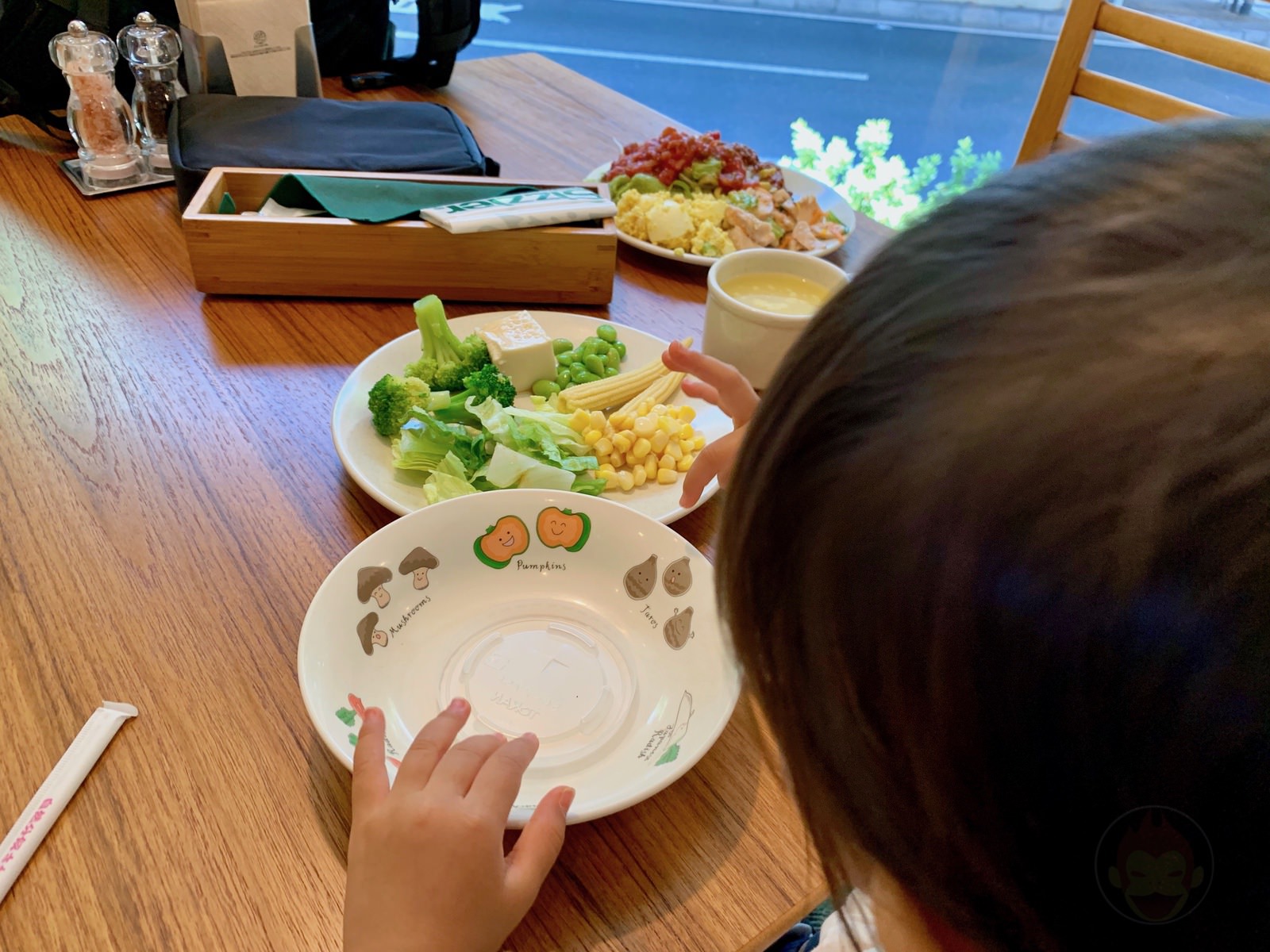 Dad and daughter has fun together and mom gets a day off 04