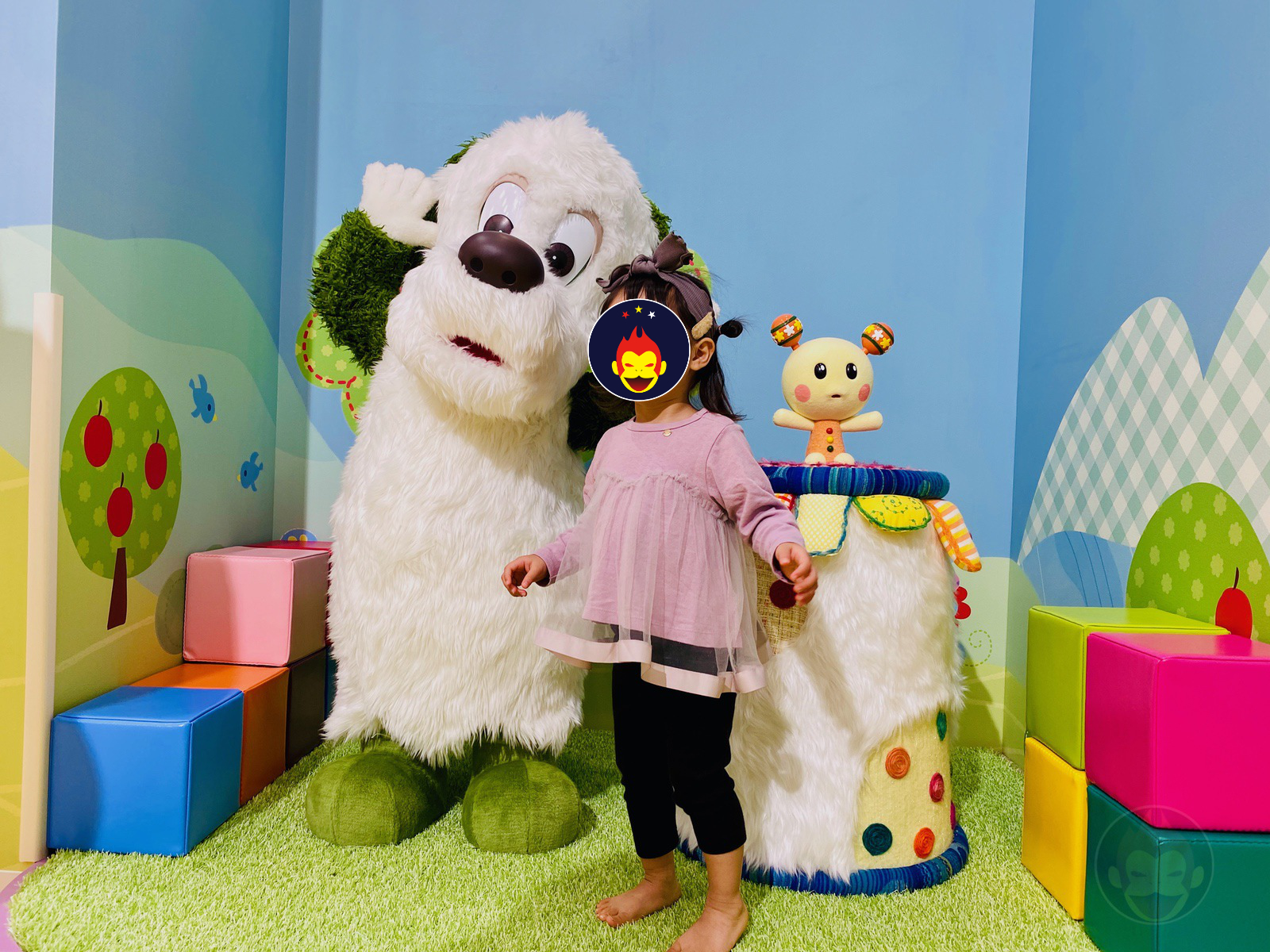 Taking Photos with NHK Characters 01