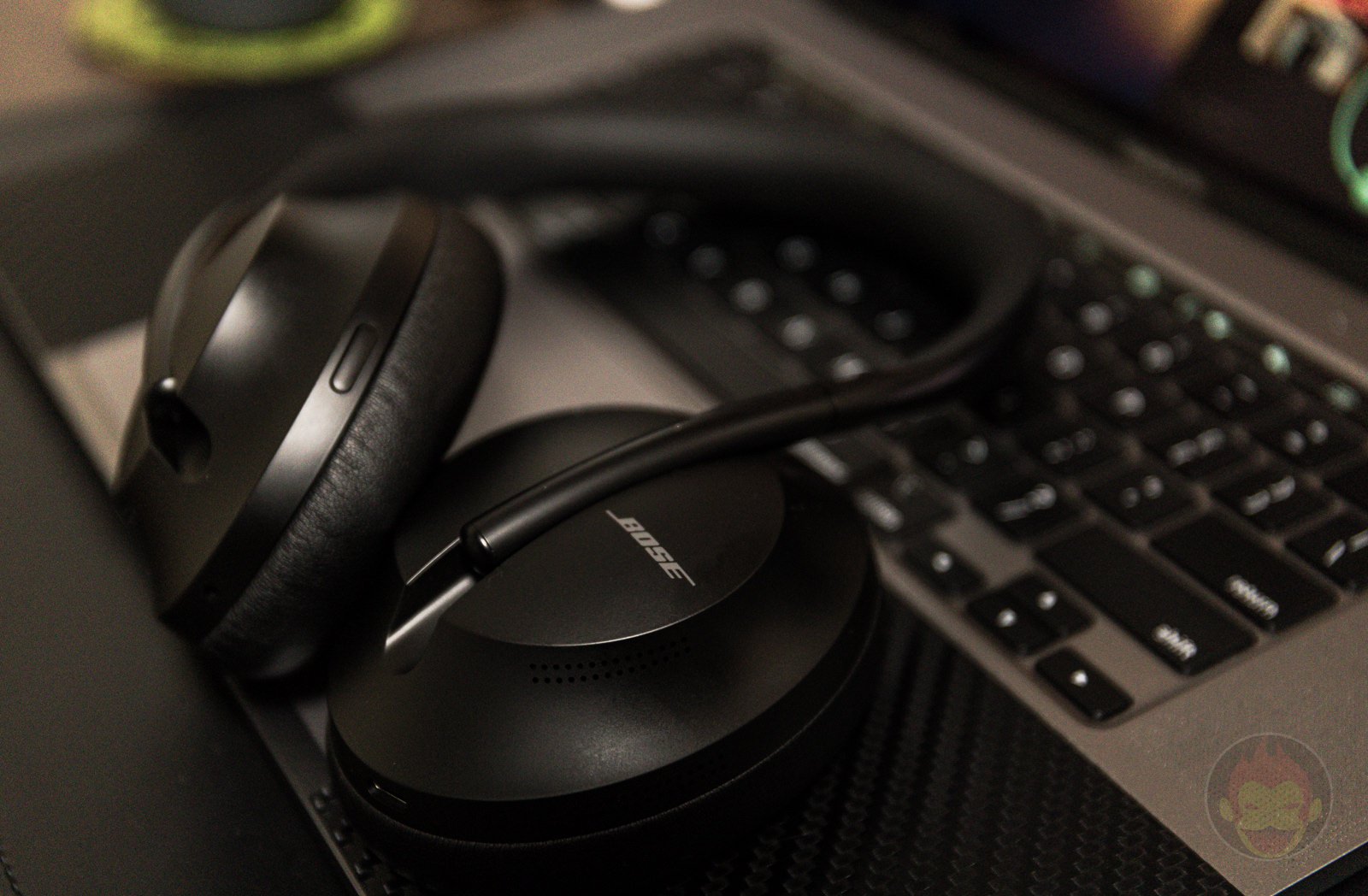 Bose-Noise-Cancelling-Headphones-700-01