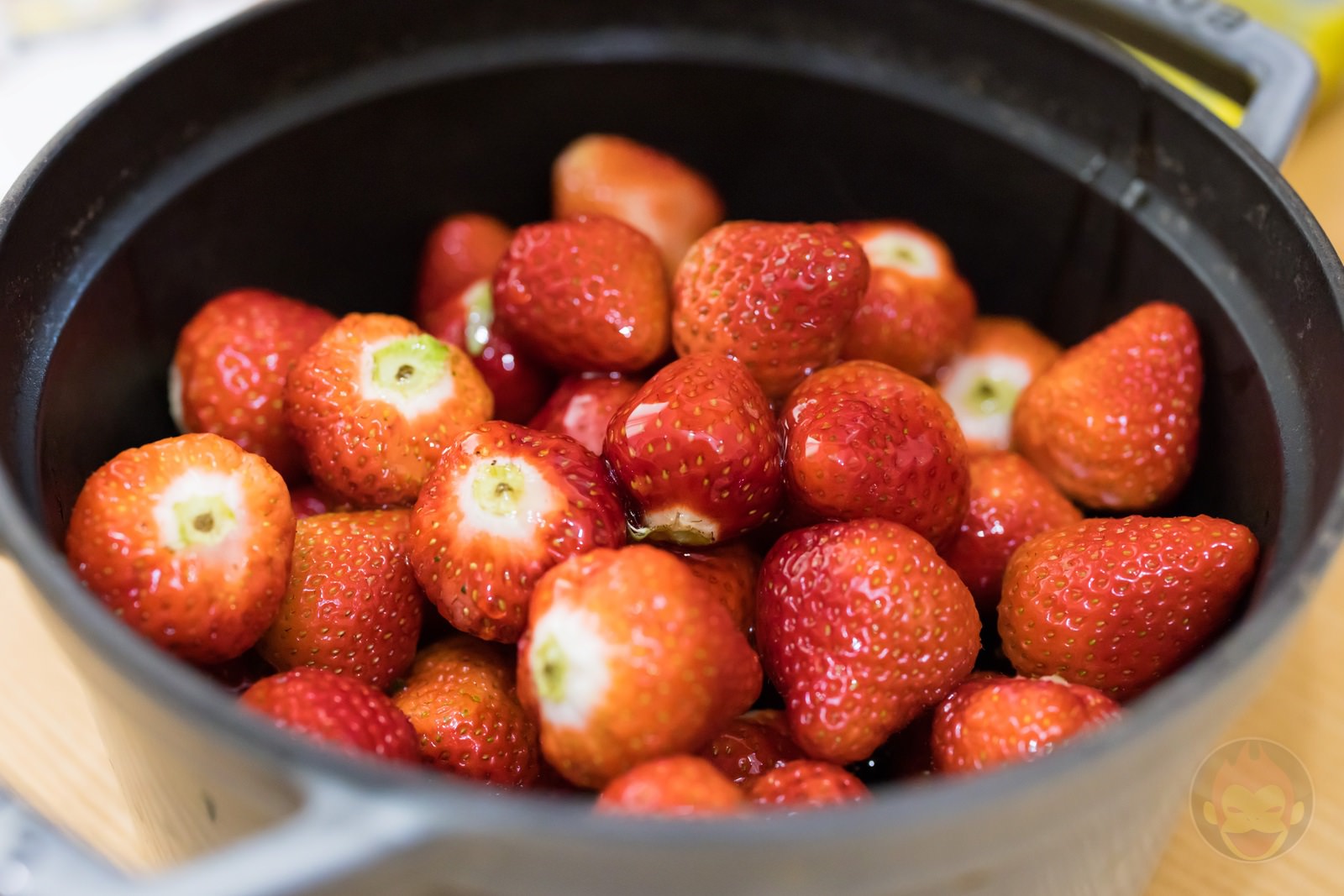 making-strawberry-jam-at-home-04.jpg