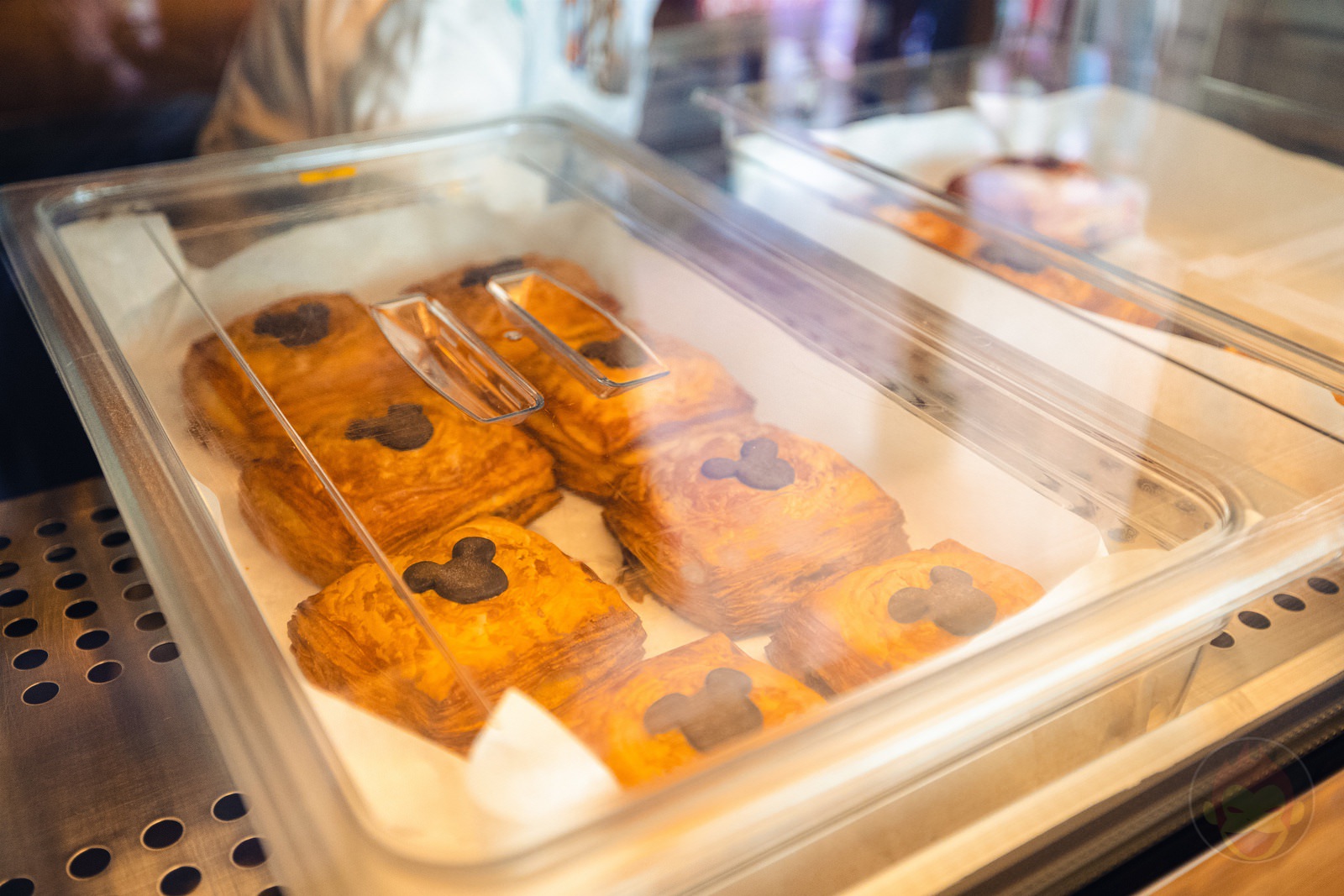 Tokyo Disneyland food menu 2256 knhn750Z Gyu Hohoniku 05