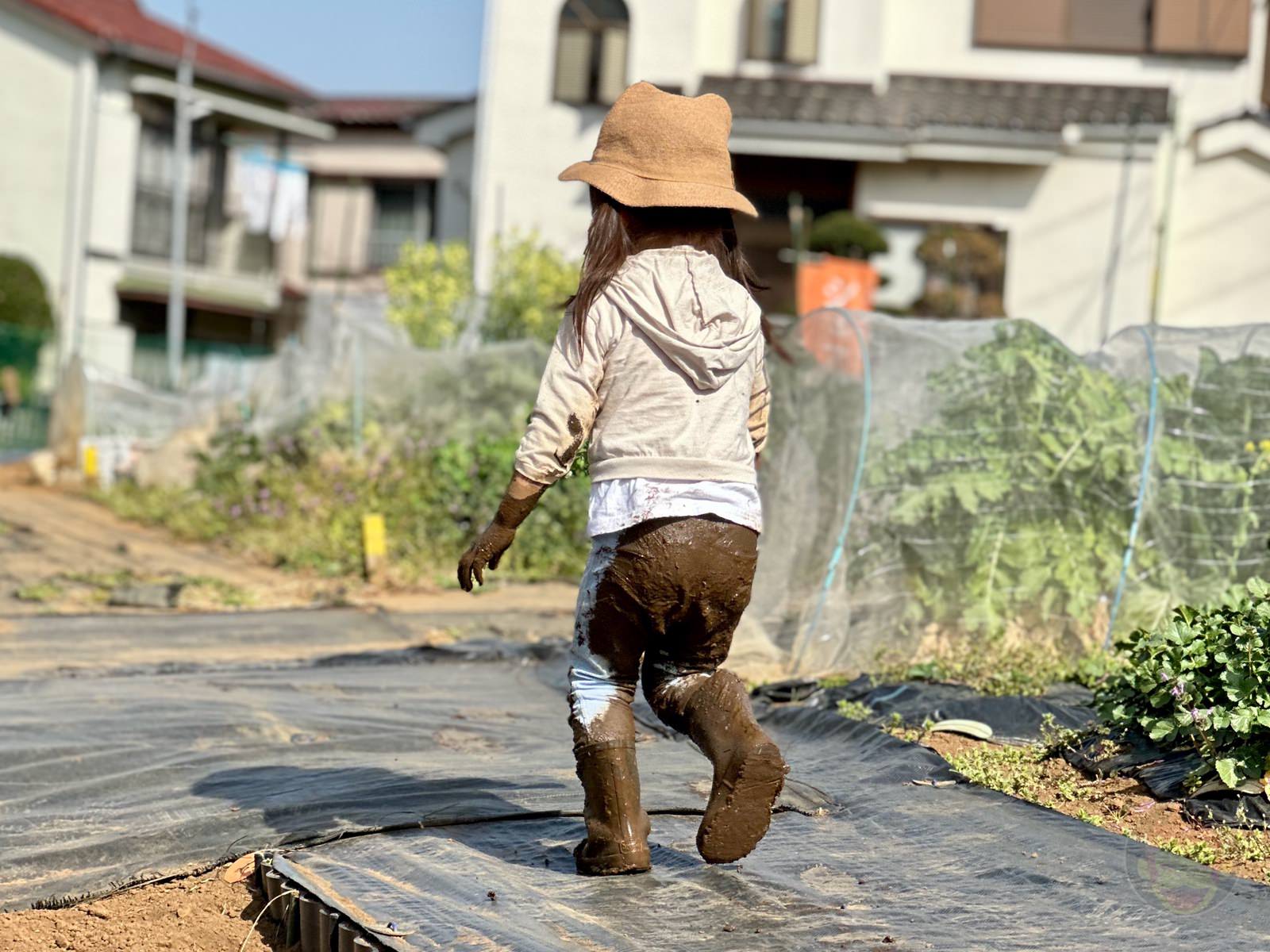 Super Dirty muddy clothes of kids 01