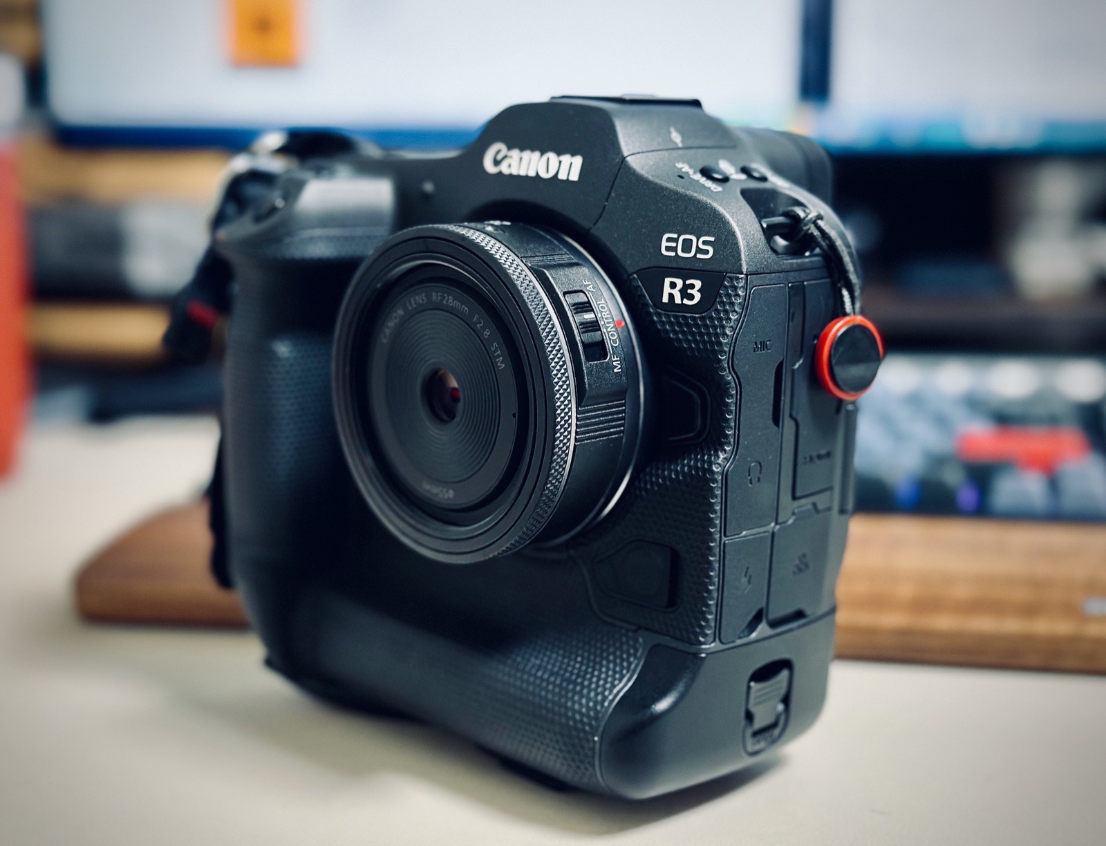 28mm f2 8 STM lens review with R3 02