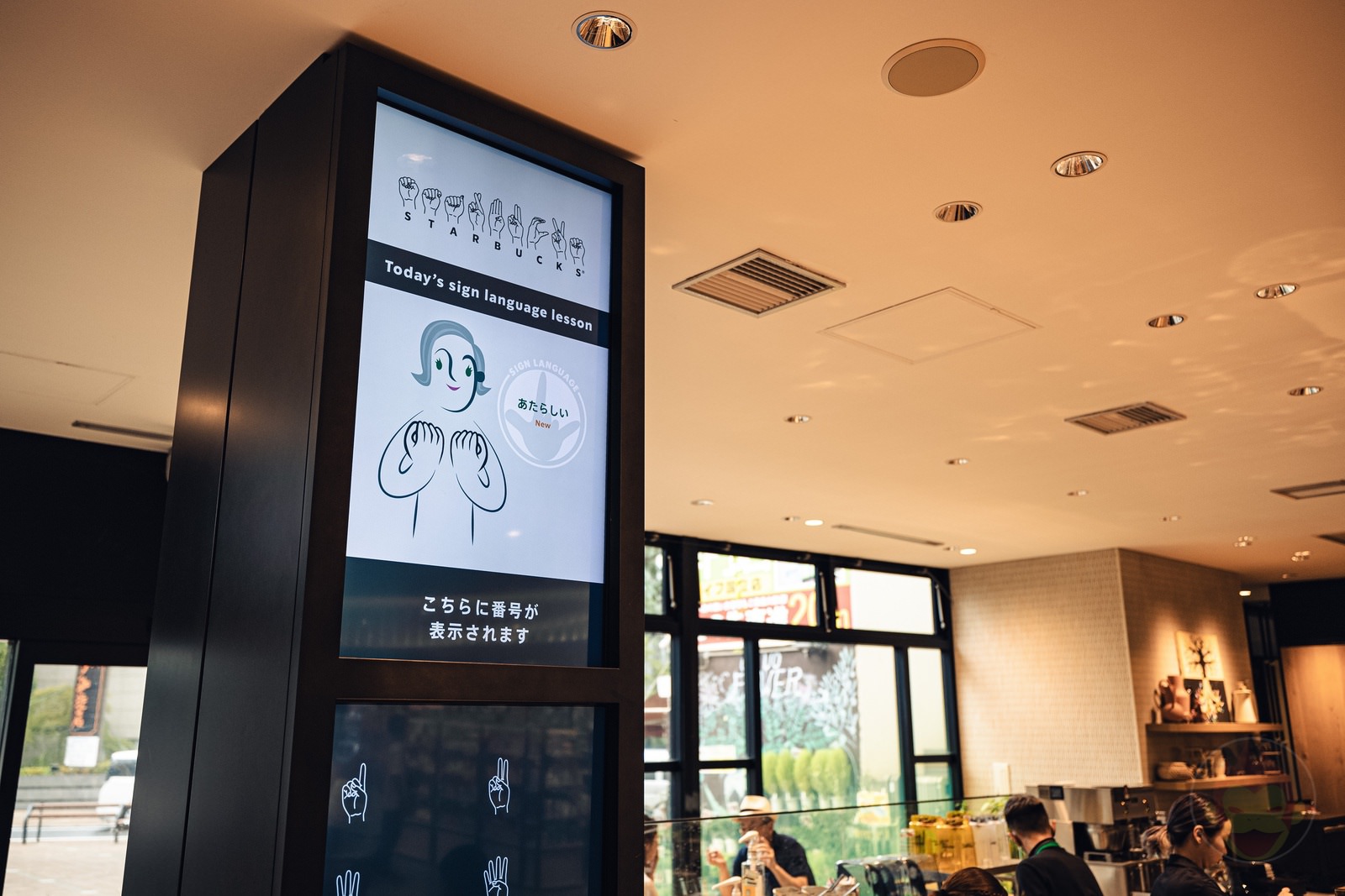 Sign Language Starbucks in japan 05