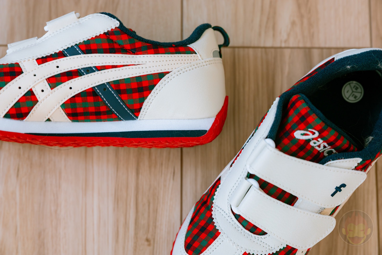 ファミリアとアシックスがコラボしたキッズシューズが可愛すぎて買って