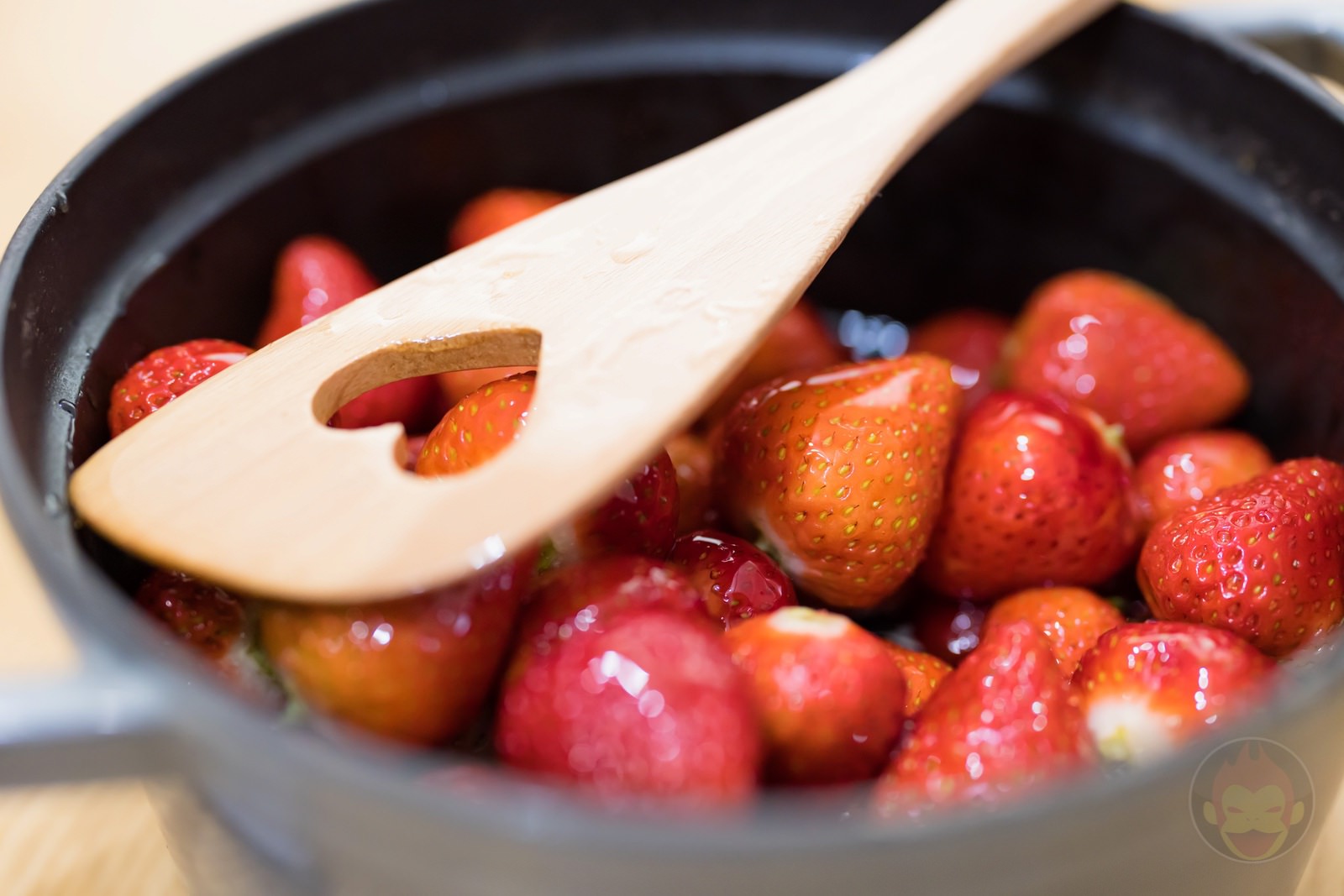 Making strawberry jam at home 06