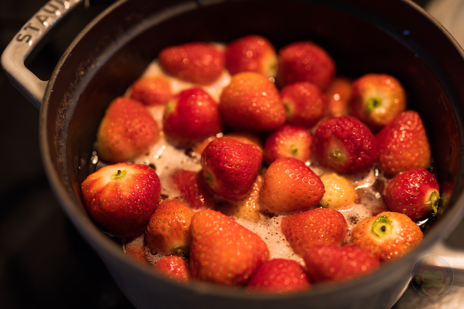 Making strawberry jam at home 08