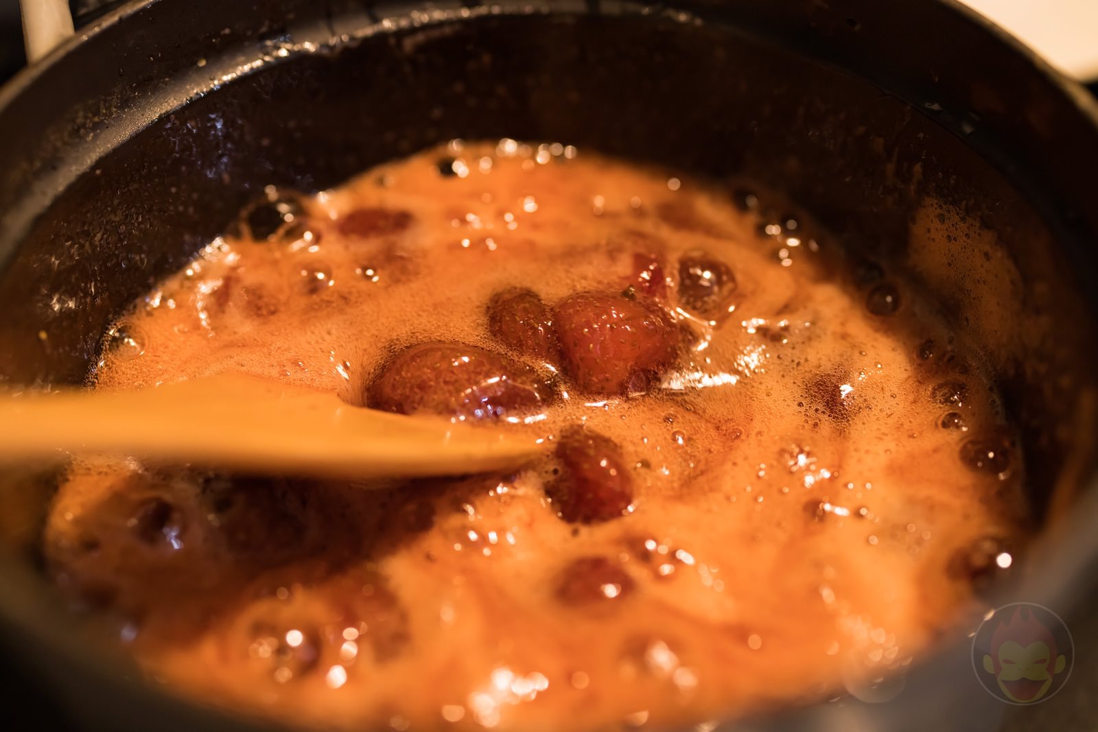 Making strawberry jam at home 09